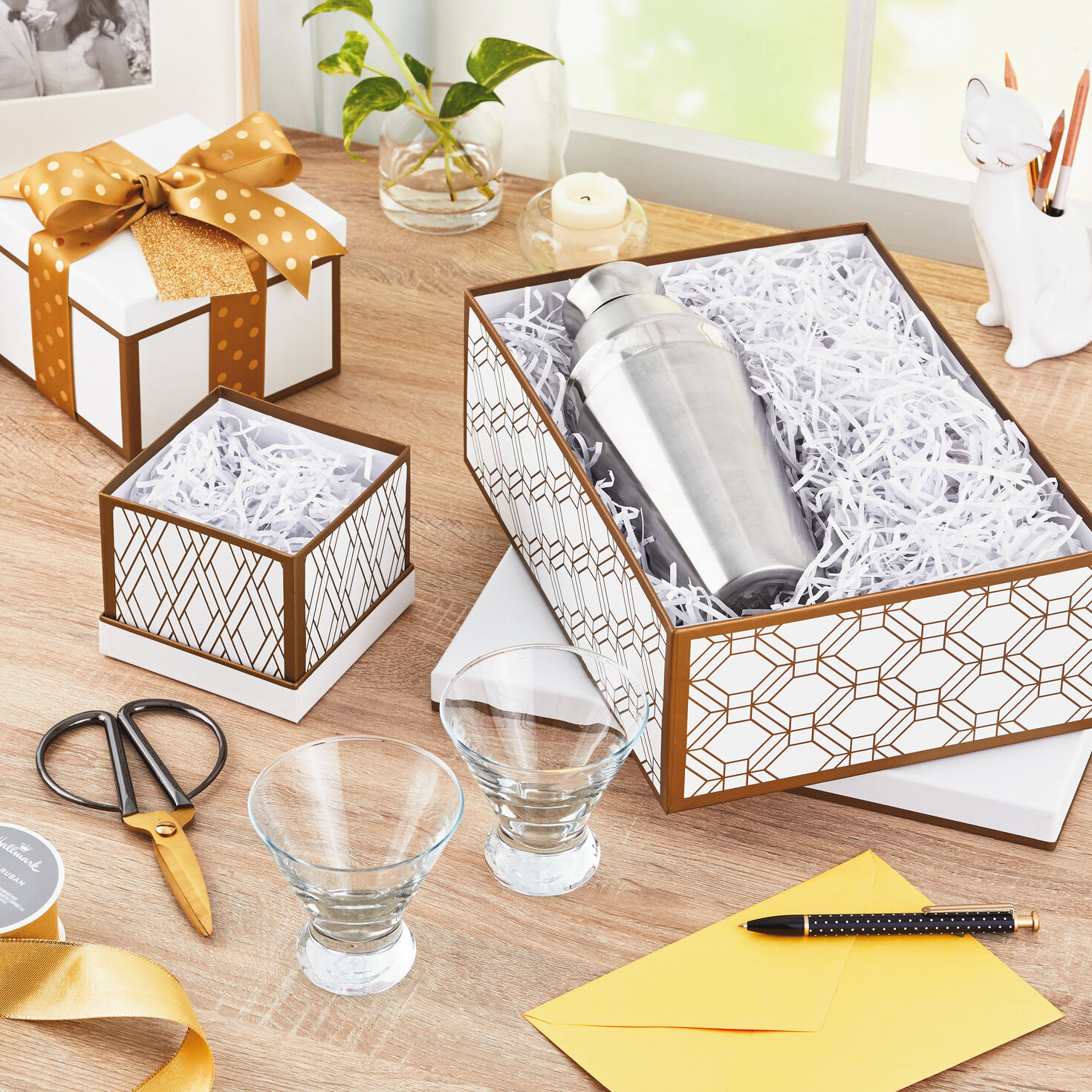 5600-assorted-nesting-boxes-3-pack-with-shredded-paper-filler-2.jpg Assorted Nesting Boxes 3-Pack With Shredded Paper Filler